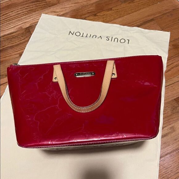 Louis Vuitton Bellevue handbag  - Picture 6 of 16